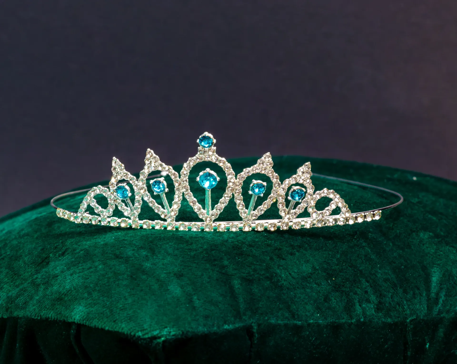 Diadem Korona Tiara do Włosów Srebrna  z Niebieskimi Kamieniami