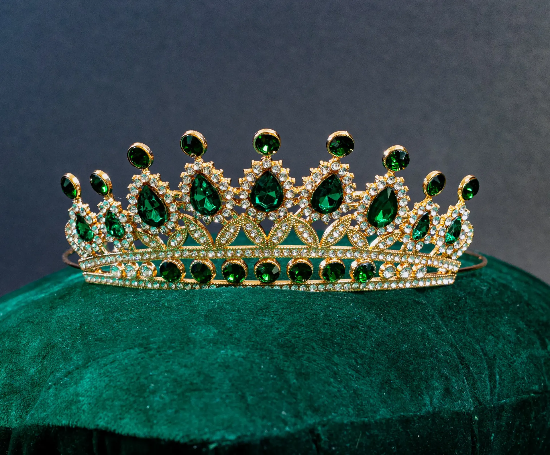 Diadem Korona Tiara do włosów zielone kamenie