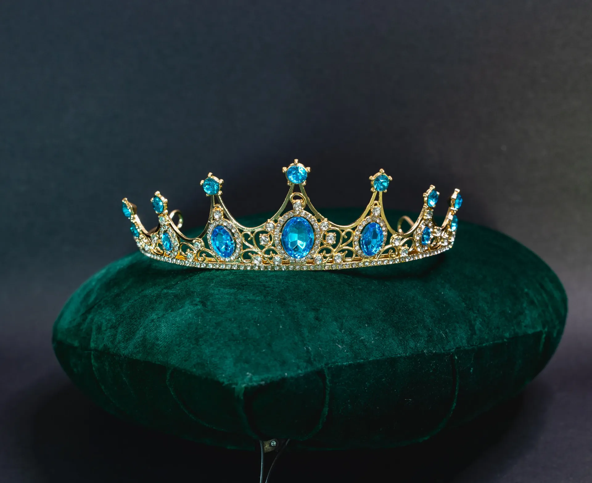 Diadem Korona Tiara do włosów niebieskie kamienie